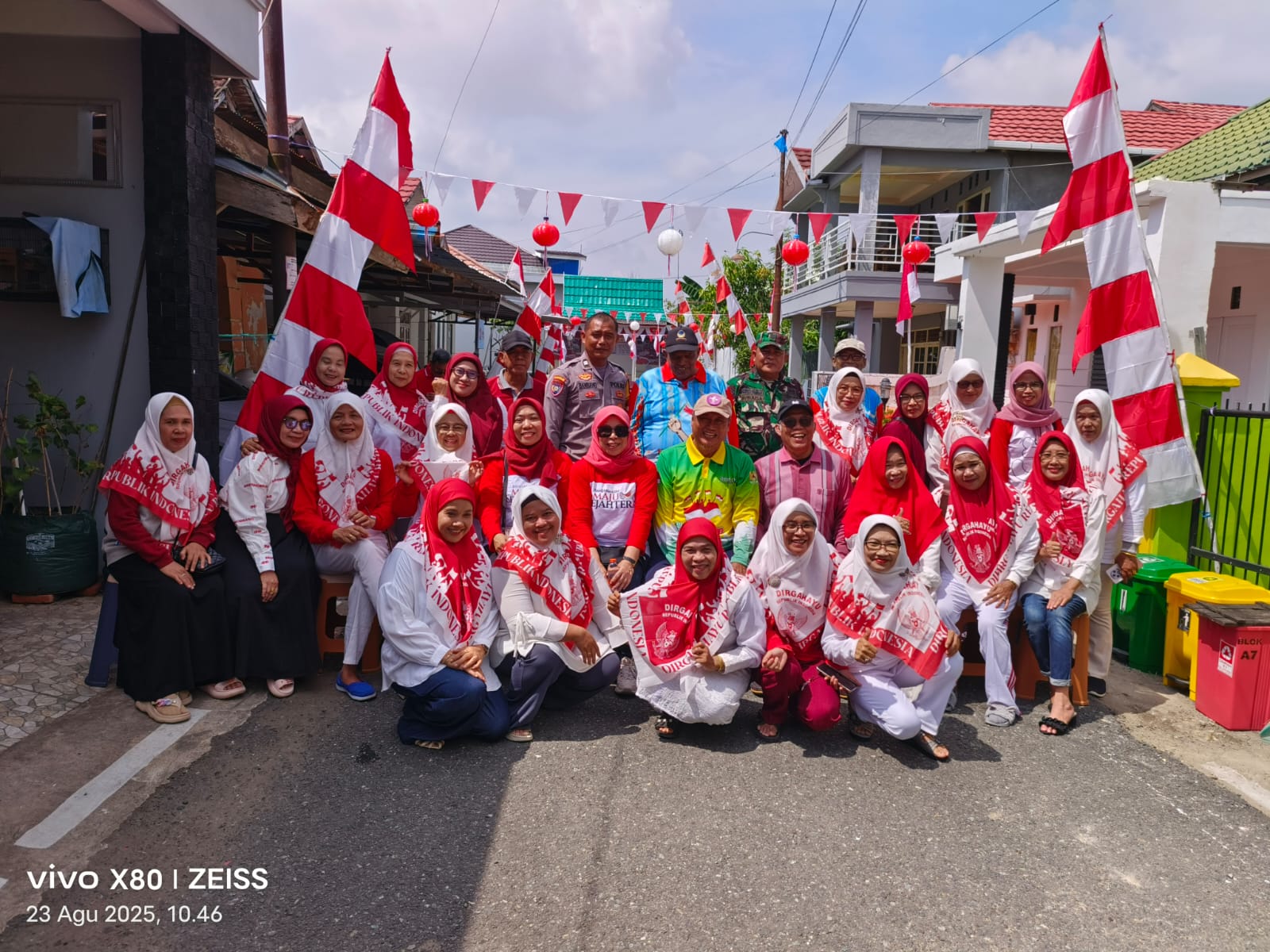 Merah Putih Menyala di Setiap Sudut Kampung Banjarmasin – KalselHits.com